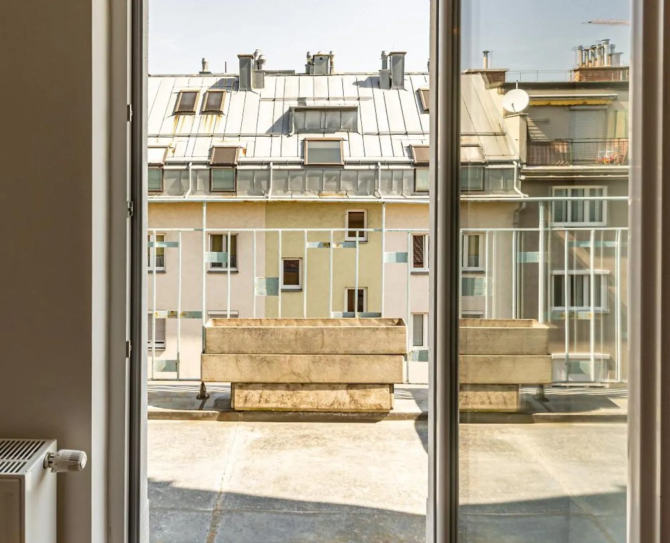 Peaceful & Connected By Jr City Apartments Vienna