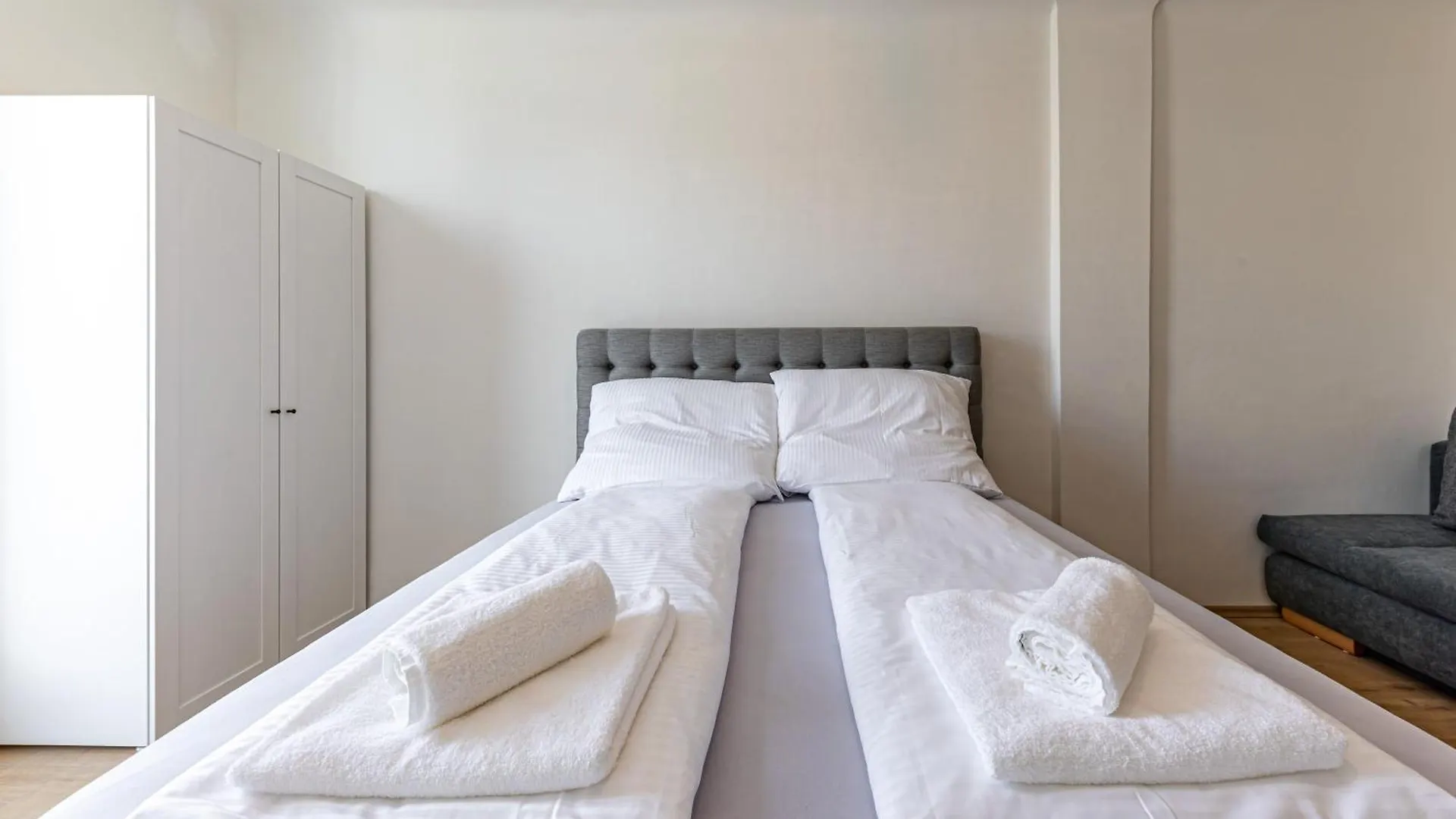 Peaceful & Connected By Jr City Apartments Vienna Austria